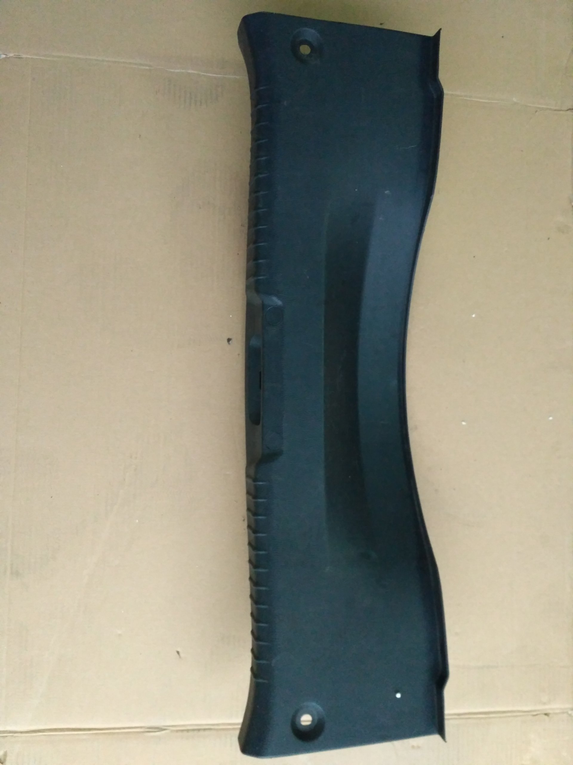 OSŁONA KLAPY BAGAŻNIKA MONDEO MK4 HB