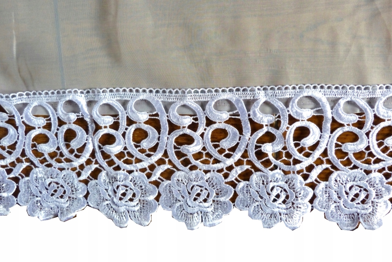 

Gipiura 15cm śnieżna biel na metry