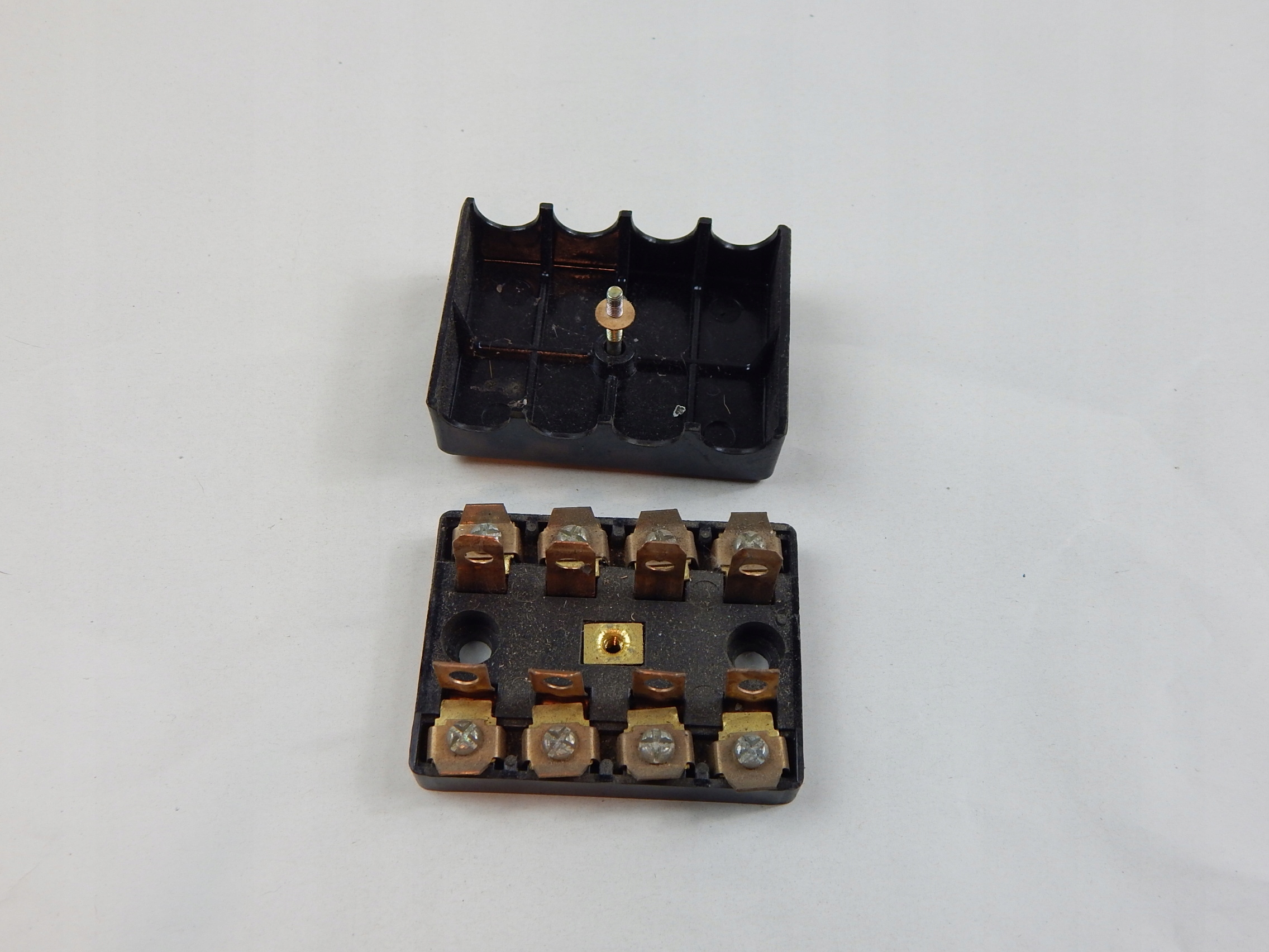 PUSZKA BEZPIECZNIKÓW URAL DNIEPR Jakość części (zgodnie z GVO) O - oryginał z logo producenta pojazdu (OE)