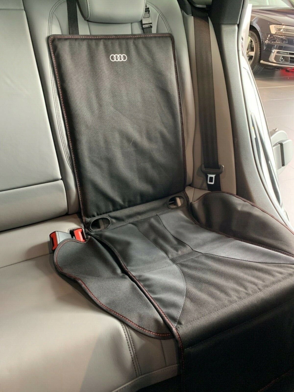 MOCNA OCHRONNA MATA SIEDZISKA FOTELA POD FOTELIK AUDI ASO ORYGINAŁ ASO Marka Audi OE