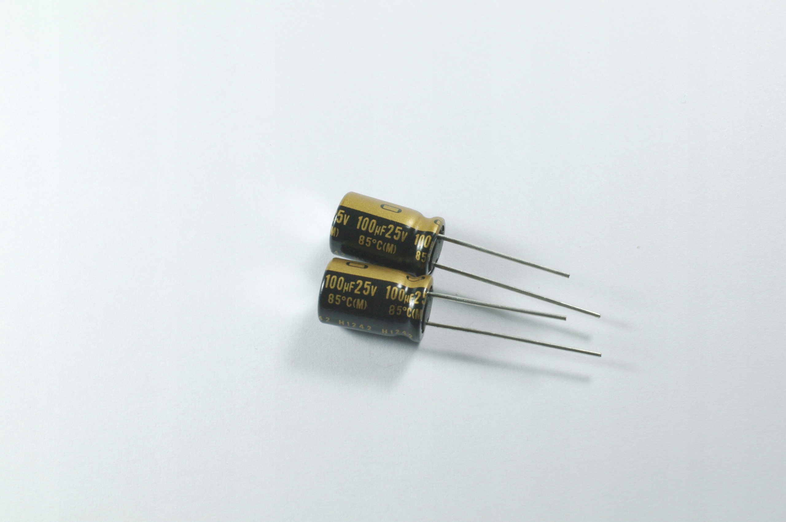 

Nichicon Kz Muse 100uF/25V kondensator x 4 Szt.