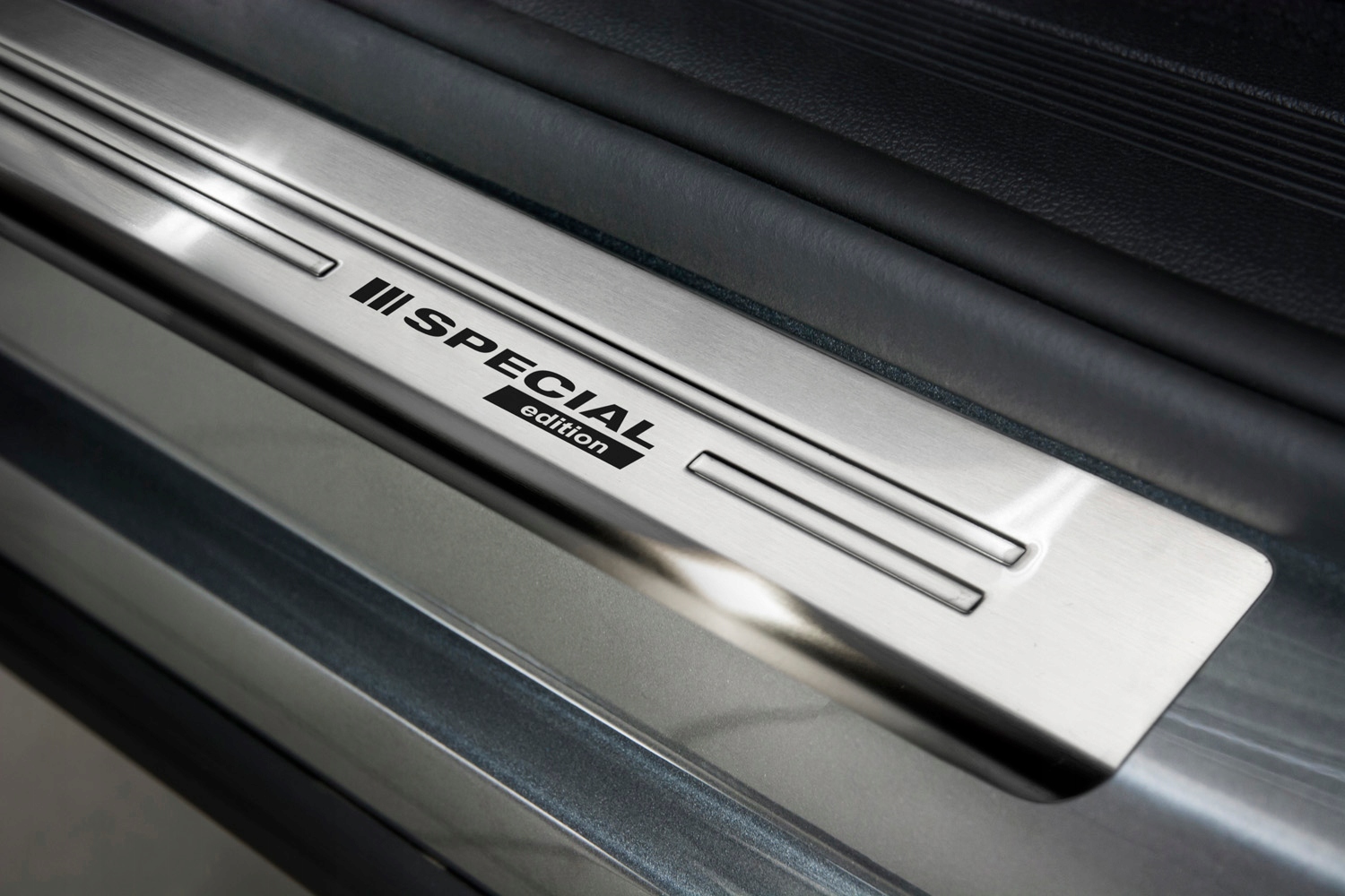 VW TIGUAN II ALLSPACE nakladki na progi progowe Weight with packaging 2 kg