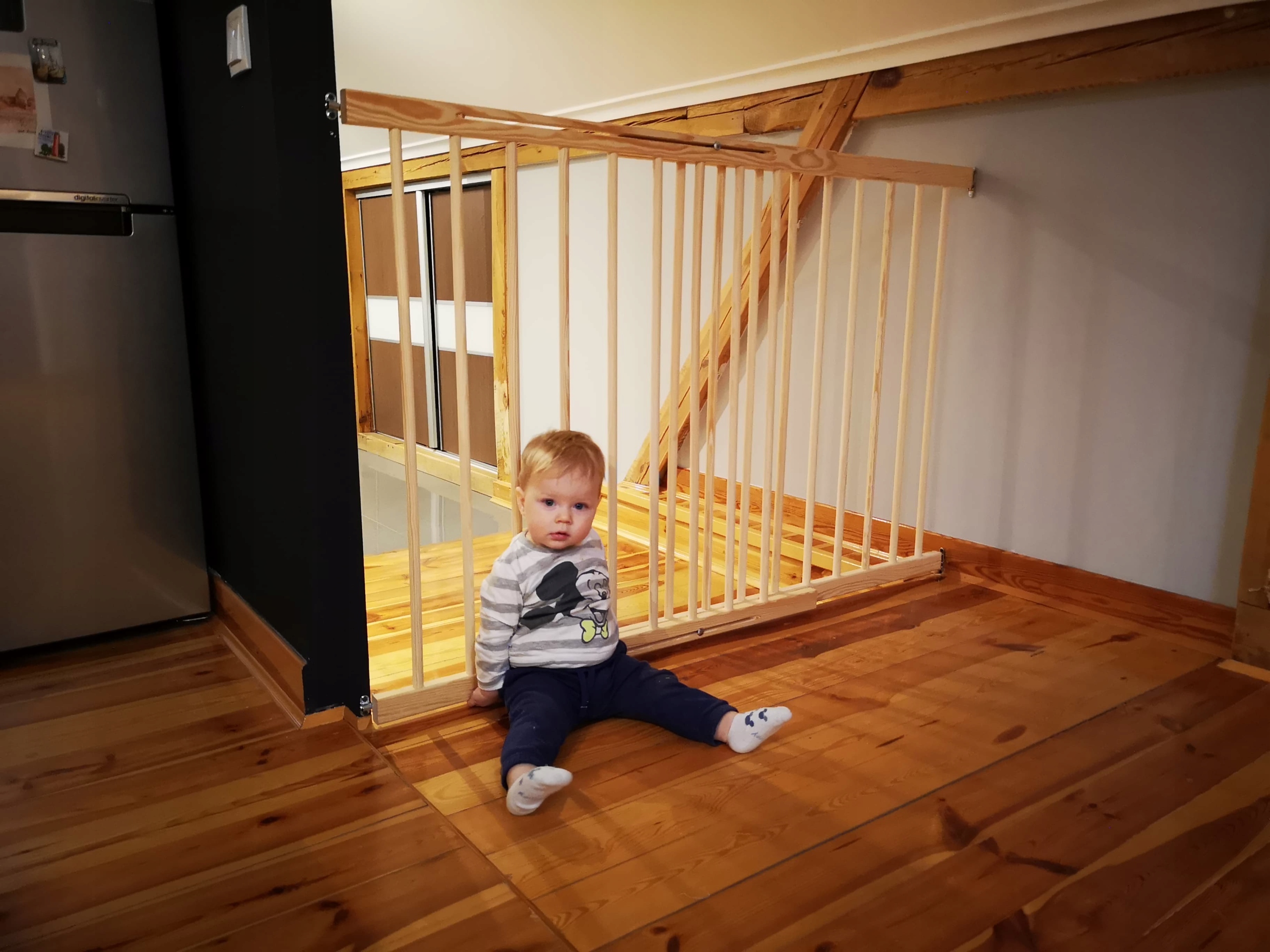 безопасность детей дома на лестнице