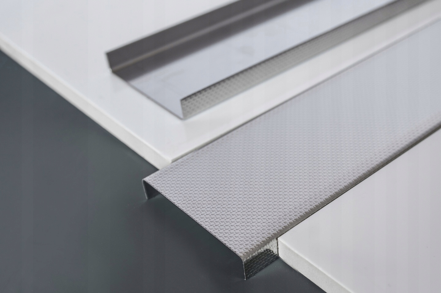 Nowość! Listwa dekoracyjna do płytek LINES C 50mm