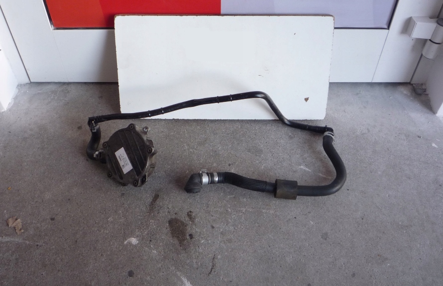 GD VW GOLF VII POMPA VACUM 06E145100M