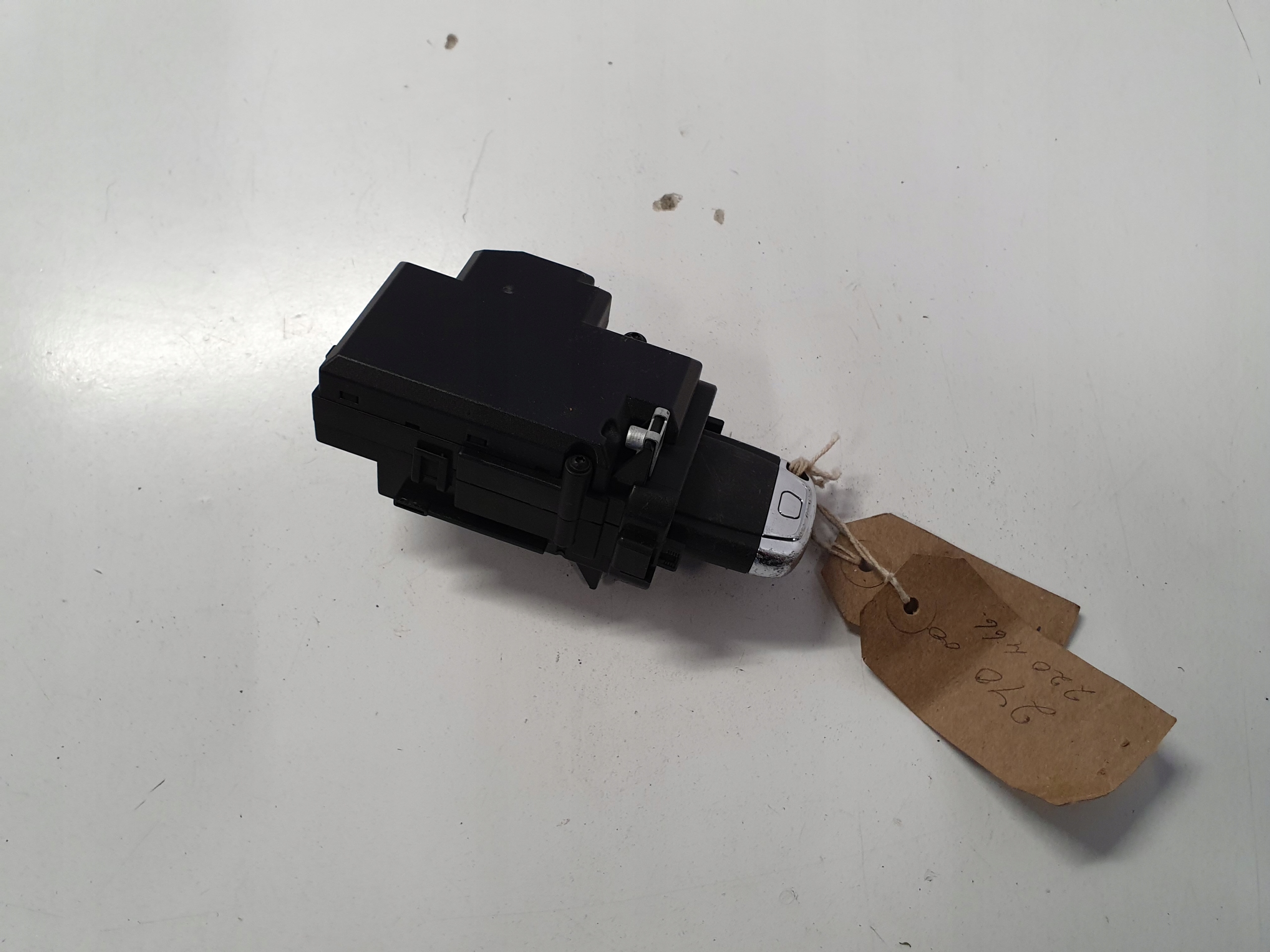 AUDI A4 B8 ключ зажигания 2.0 TFSI 8K0909131C