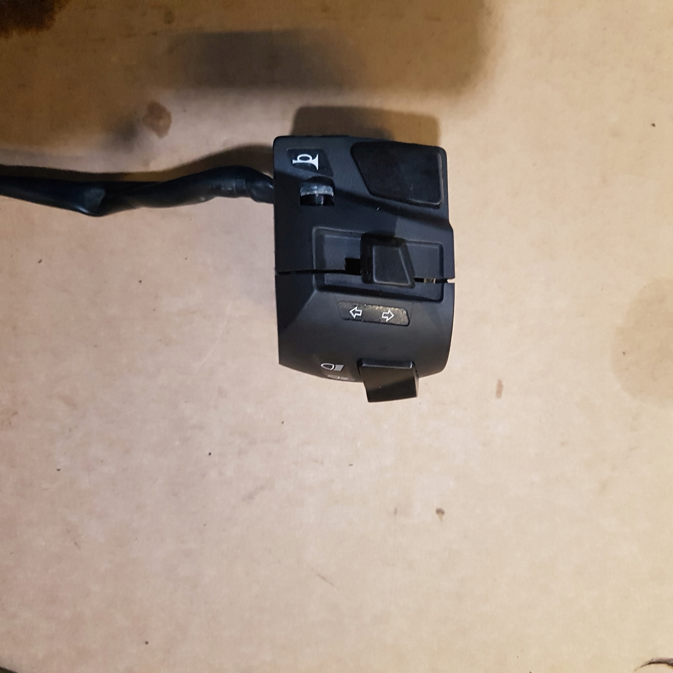 ПЕРЕМИКАЧ KTM DUKE 690 12-18 LC4