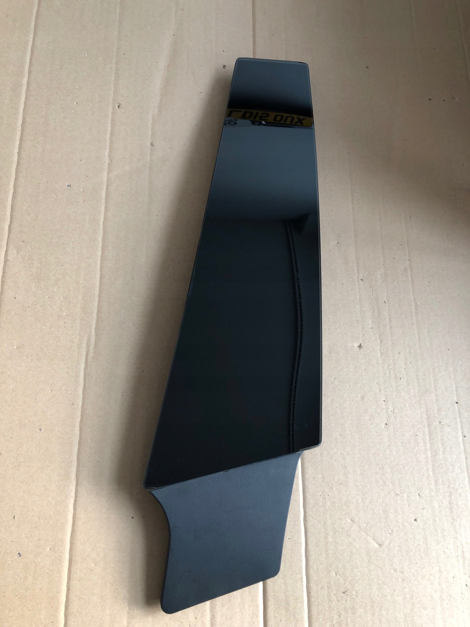 Tesla Model S lewy slupek szklany 1004534 00 B