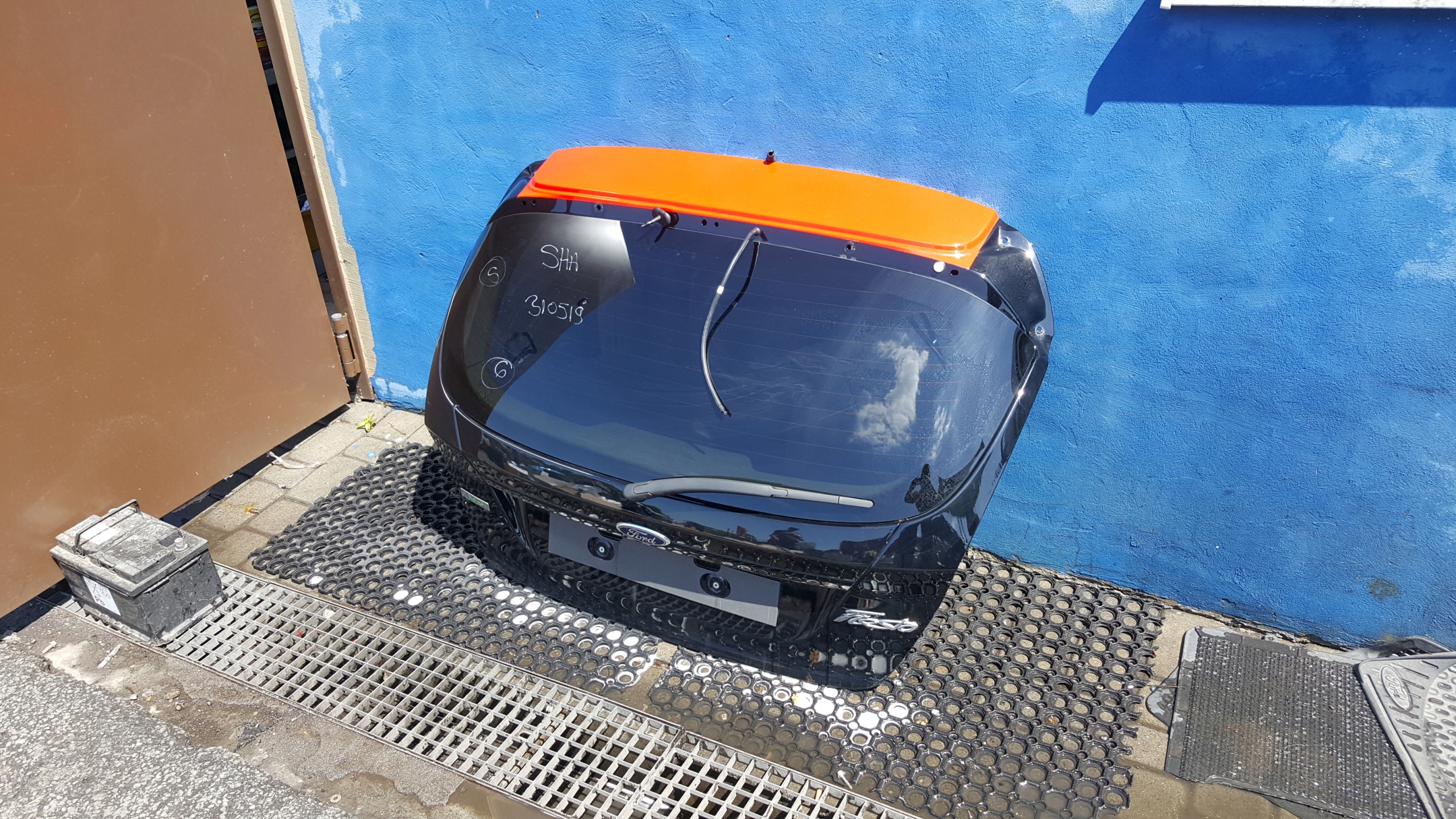 FORD FIESTA MK7 2013-2017 KLAPA TYŁ ABSOLUT BLACK1 Producent części Ford OE