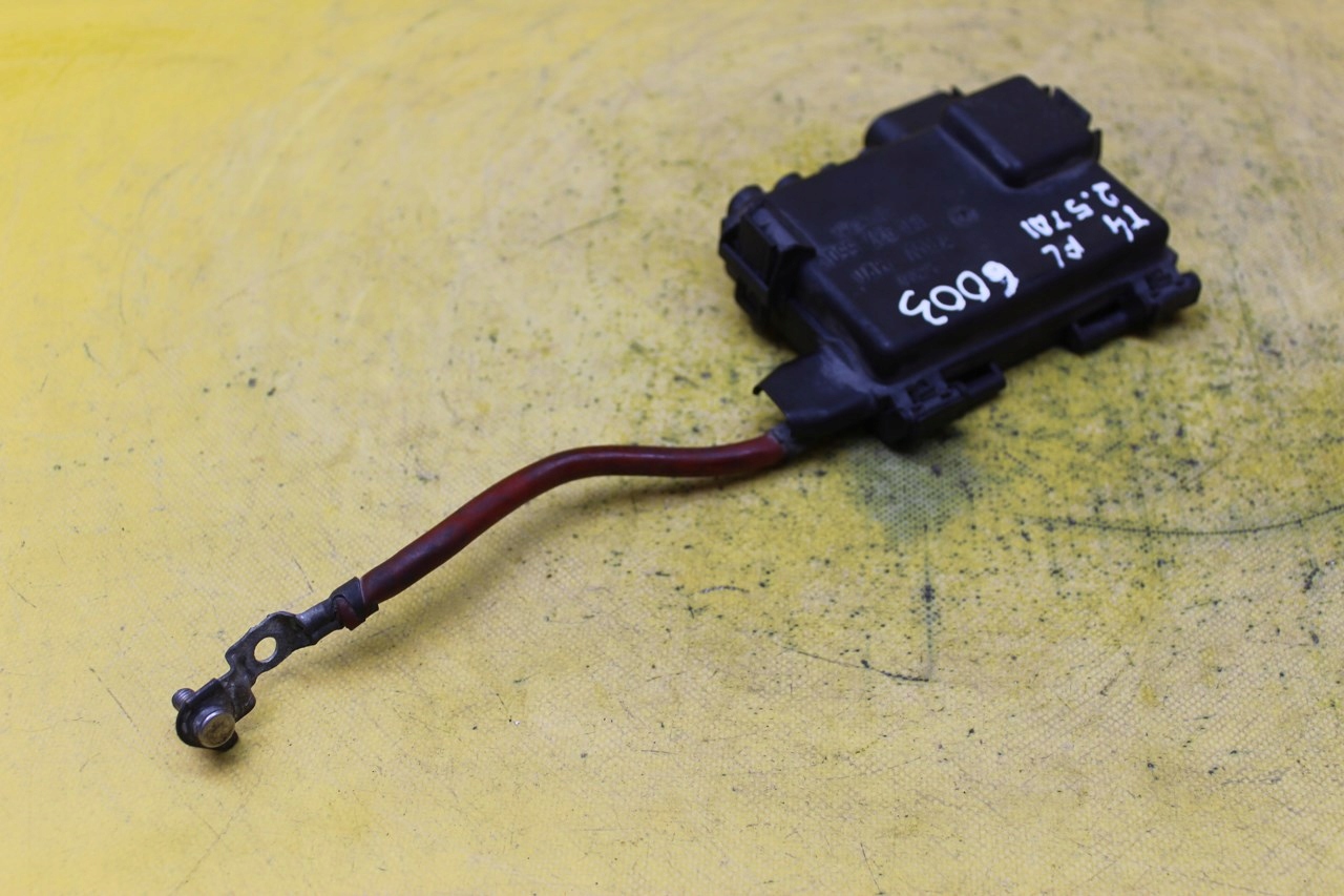 SKRZYNKA BEZPIECZNIKÓW VW T4 FL 2.5 TDI 1C0937550C Producent części Volkswagen OE