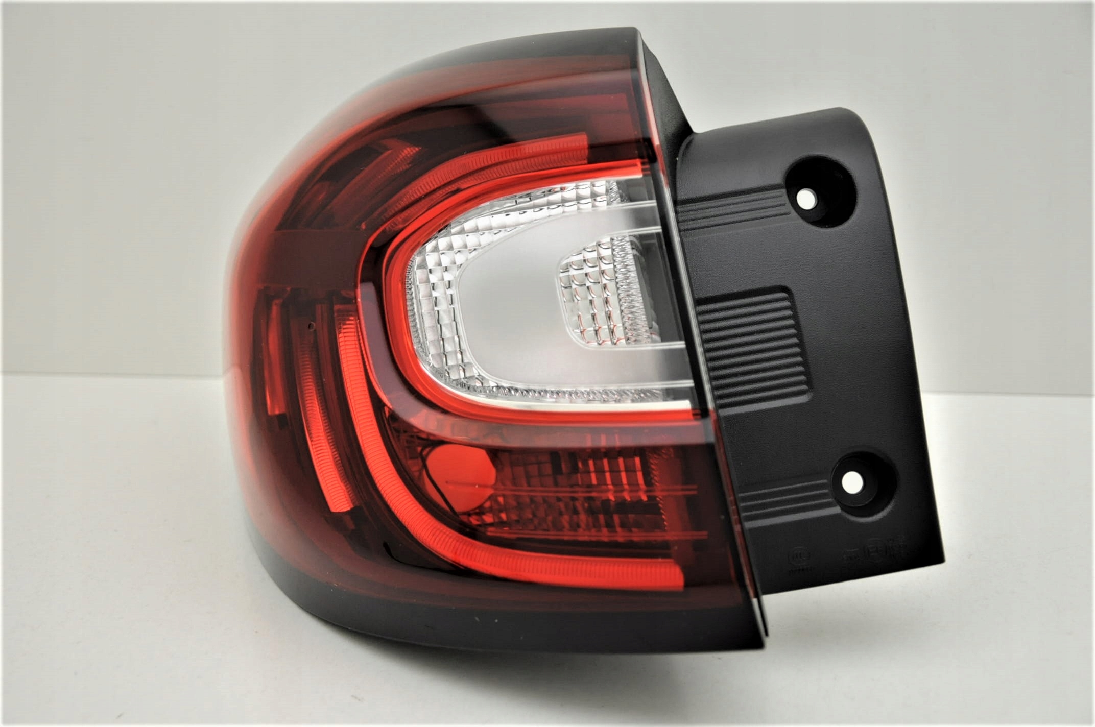 renault CAPTUR от 2017- фонарь левый