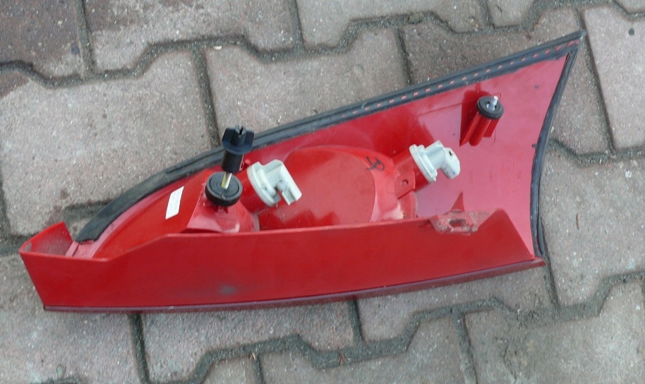 фонарь правый FORD Focus MK1 98-01 хэтчбек
