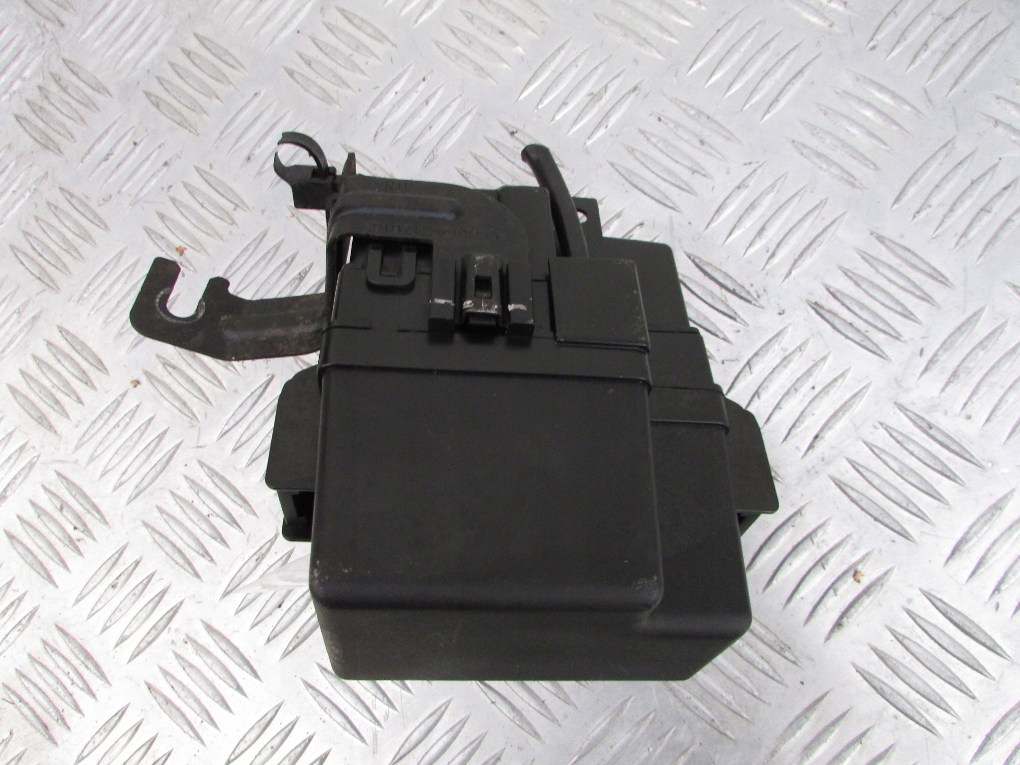 SKRZYNKA BEZPIECZNIKÓW 1.7 CRDI HYUNDAI I40 14R