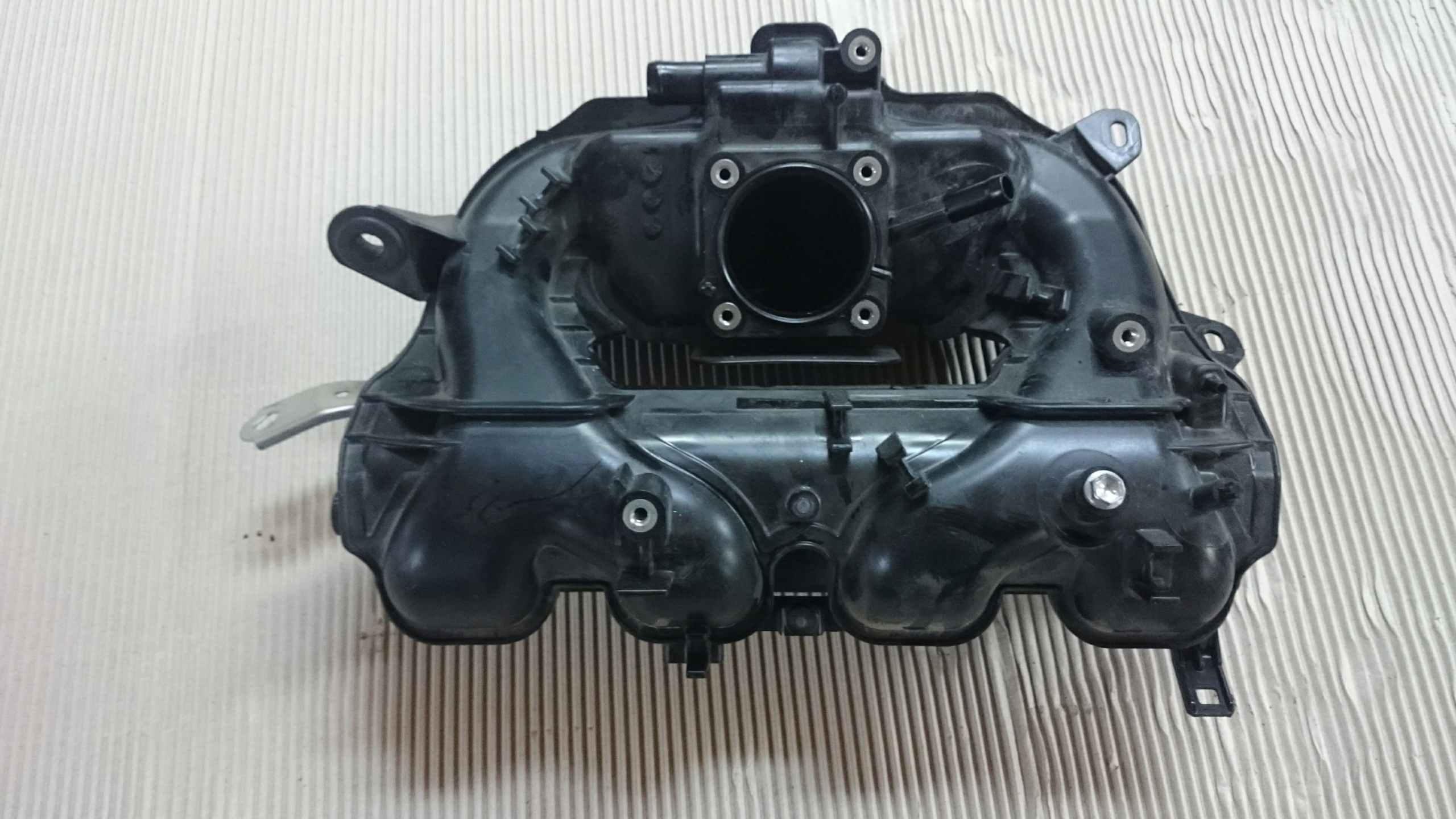 kolektor ssący Toyota C-HR CHR 1.8 Hybrid Producent części Toyota OE