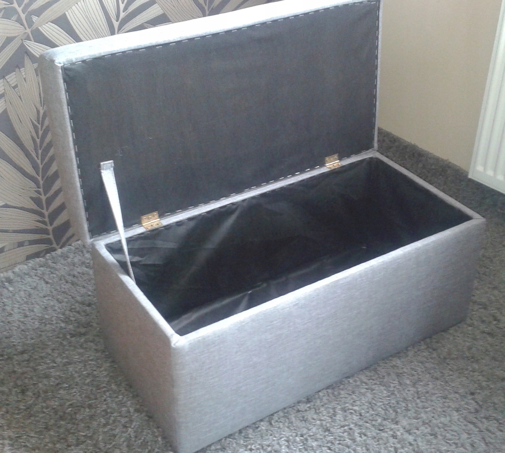 PUFA SKRZYNIA OTWIERANA SCHOWEK KOLOR PLUSZ Głębokość mebla 40 cm