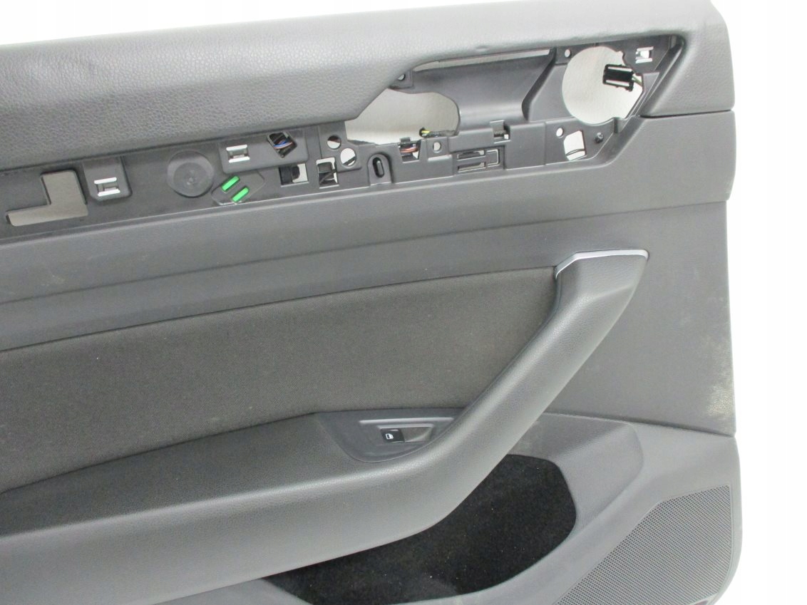 дверные карты левый задний vw PASSAT B8 3G5867211