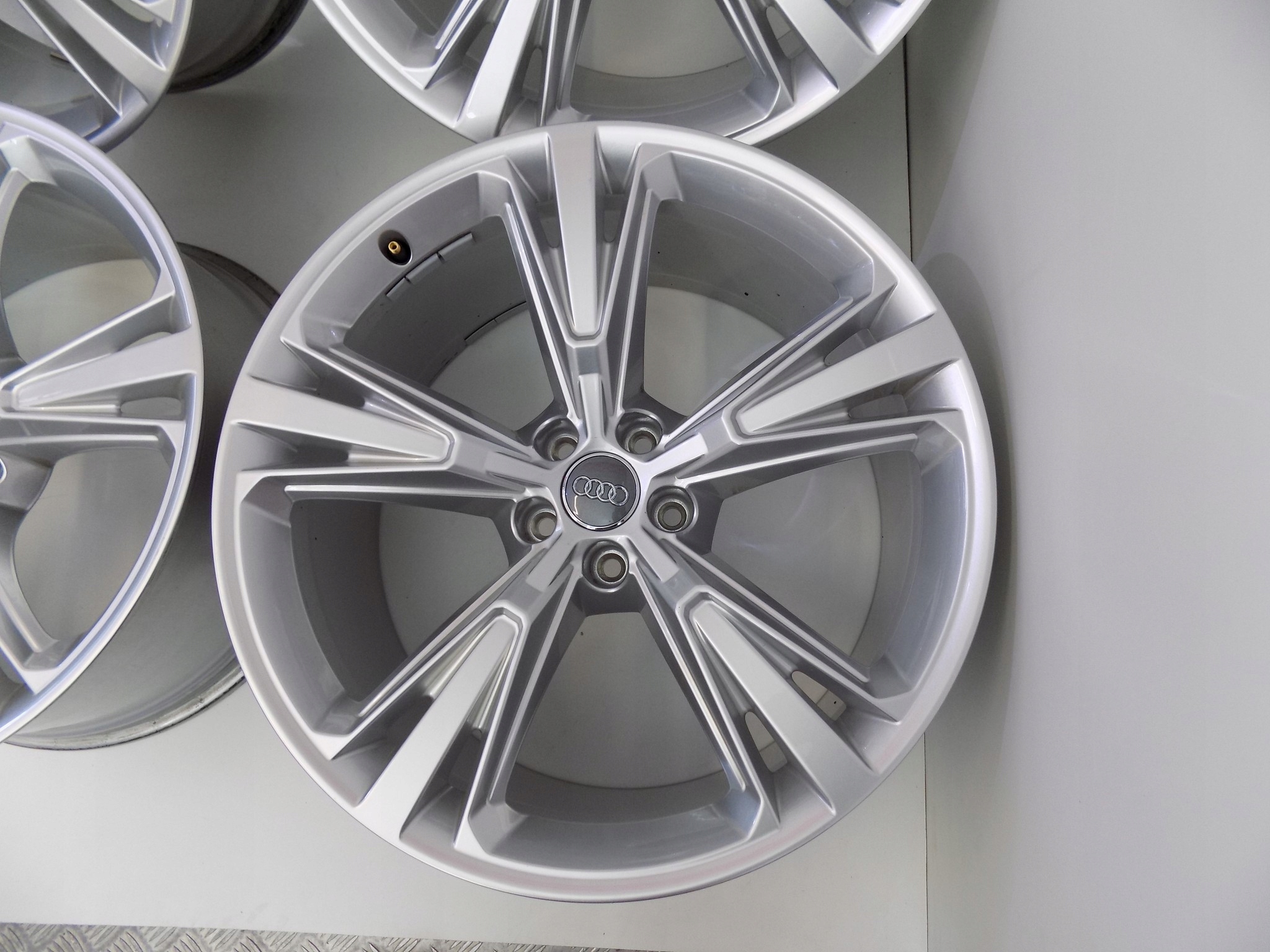 4m8601025h Alyuminievye Diski Diski Kolesa 21 Audi Q8 Q7 4m Xdalys Lt
