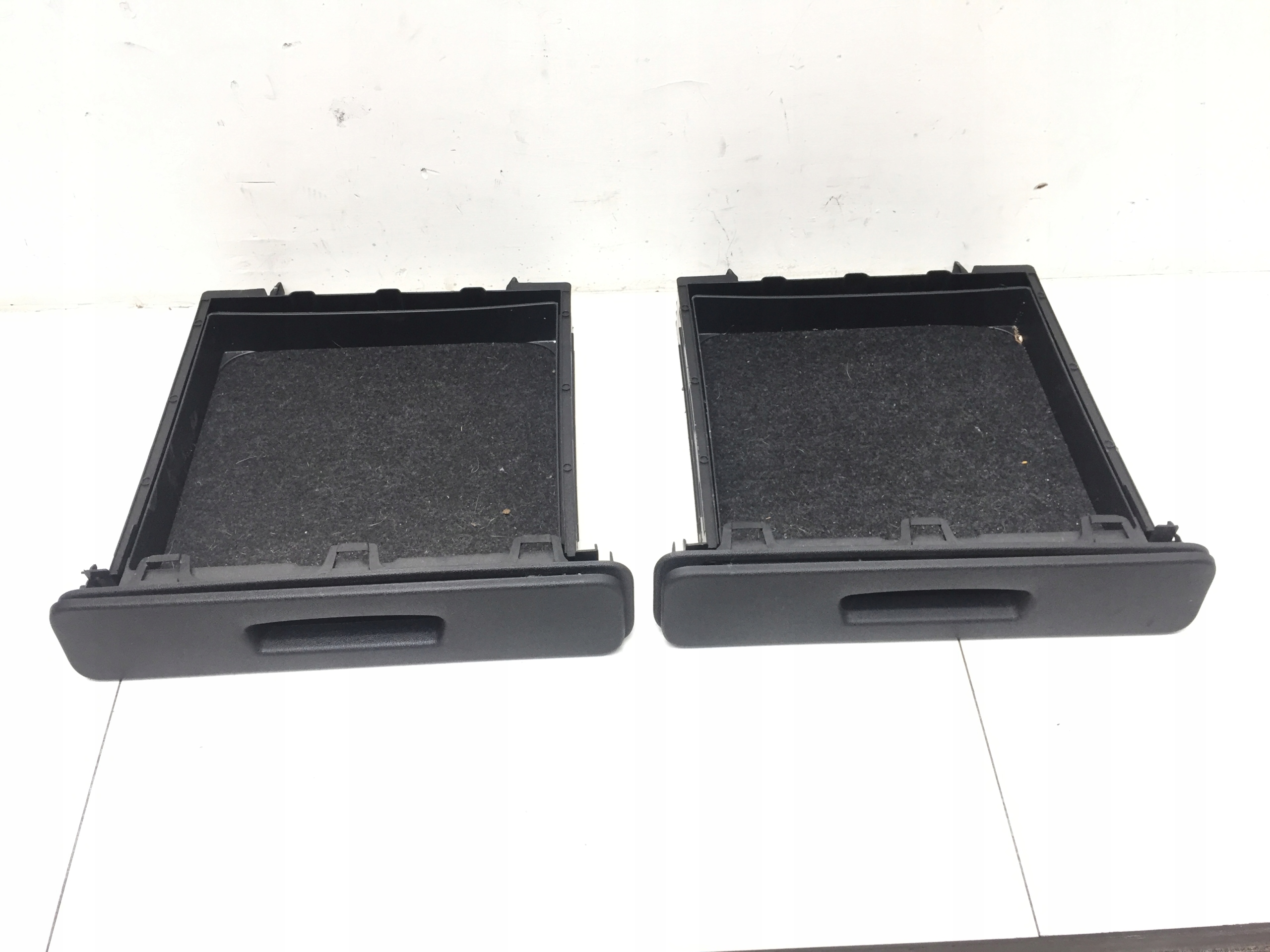 SCENIC III SCHOWEK PÓŁKA FOTELA PRZÓD