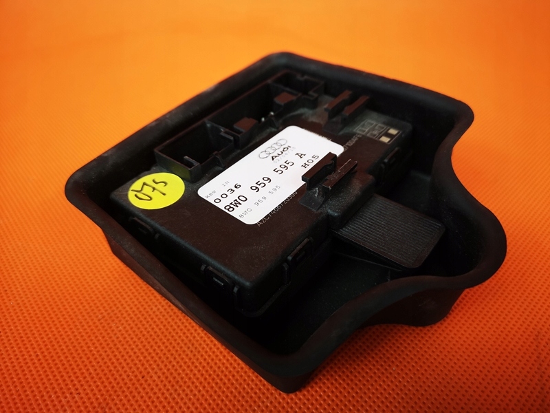 Audi A4 B9 8W Sedan Sterownik Drzwi 8w0959595a Producent części Audi OE