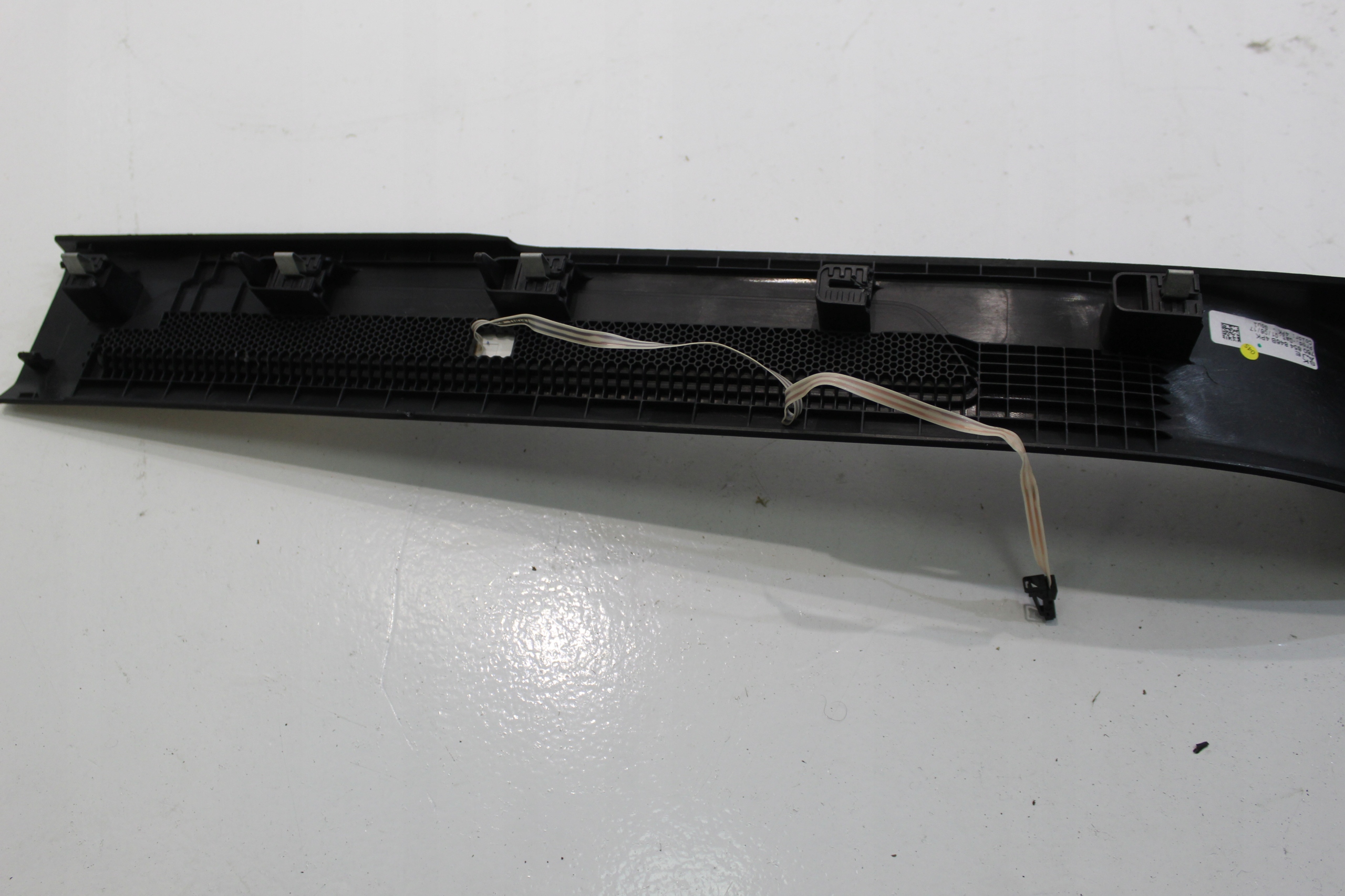 VW TOUAREG 3 OSŁONA PROGU PRAWA LED 760853846B Producent części Volkswagen OE