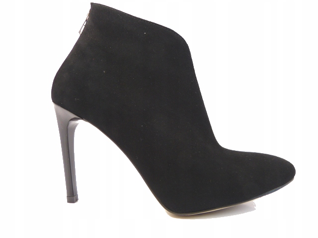 Černé klasické semišové kotníkové boty na podpatku prodlužující nohu Karino 40