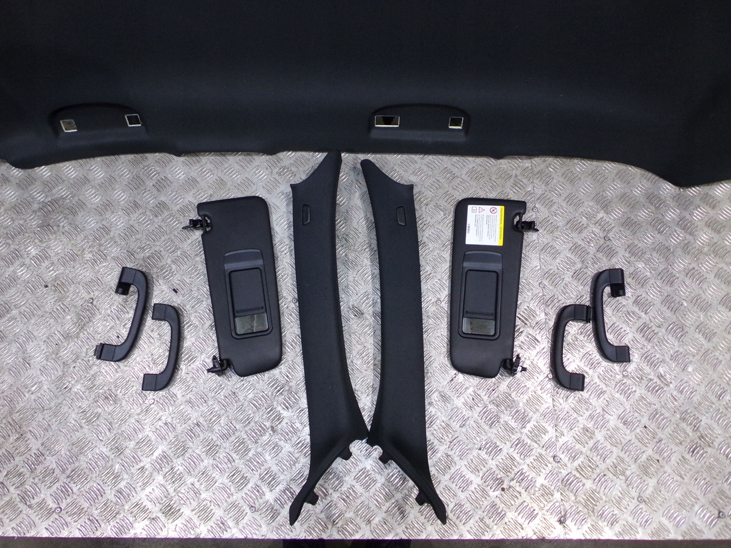 BMW X1 E84 PODSUFITKA CZARNA MPAKIET Typ samochodu Samochody osobowe