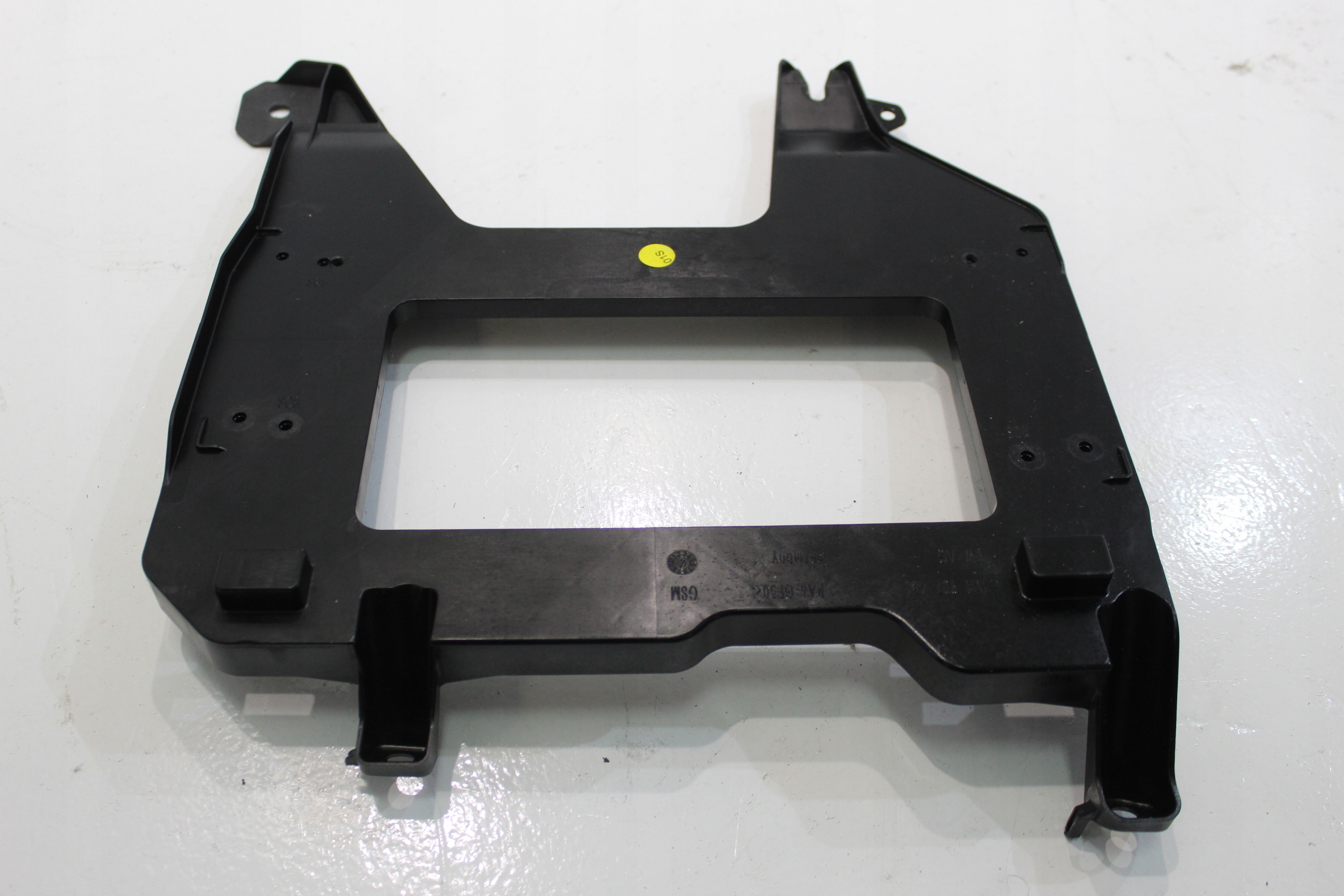 VW TOUAREG 3 UCHWYT WZMACNIACZA DYNAUDIO 4M4907456