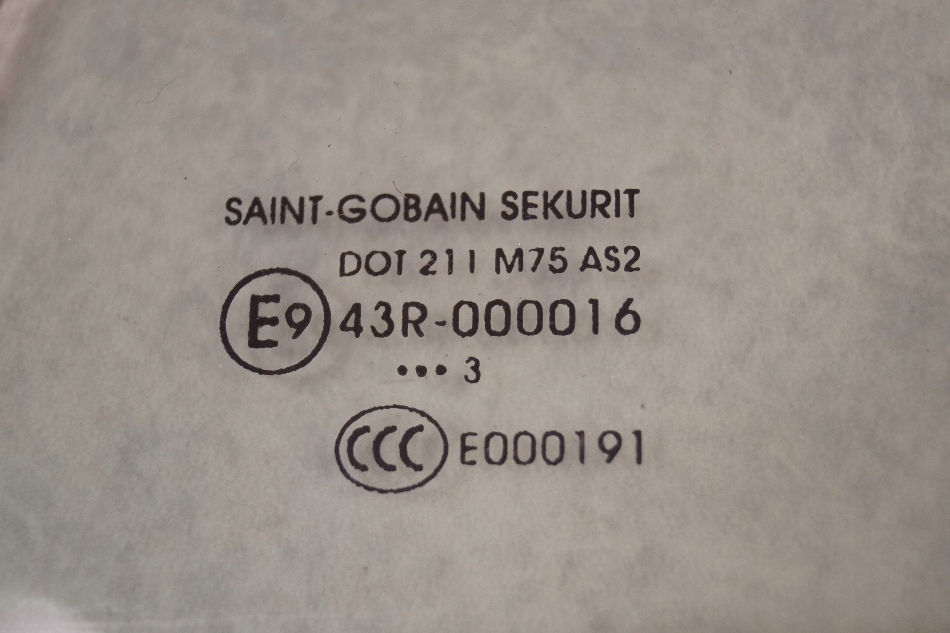 SZYBA DRZWI LEWY PRZÓD PEUGEOT PARTNER II 08-12 Strona zabudowy przód - lewa