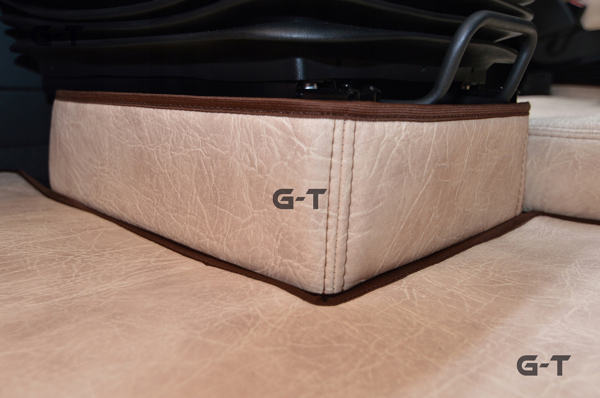 DYWAN DYWANIKI SKÓRA MARSZCZONA VOLVO FH4 + COKOŁY Zestaw wieloelementowy tak