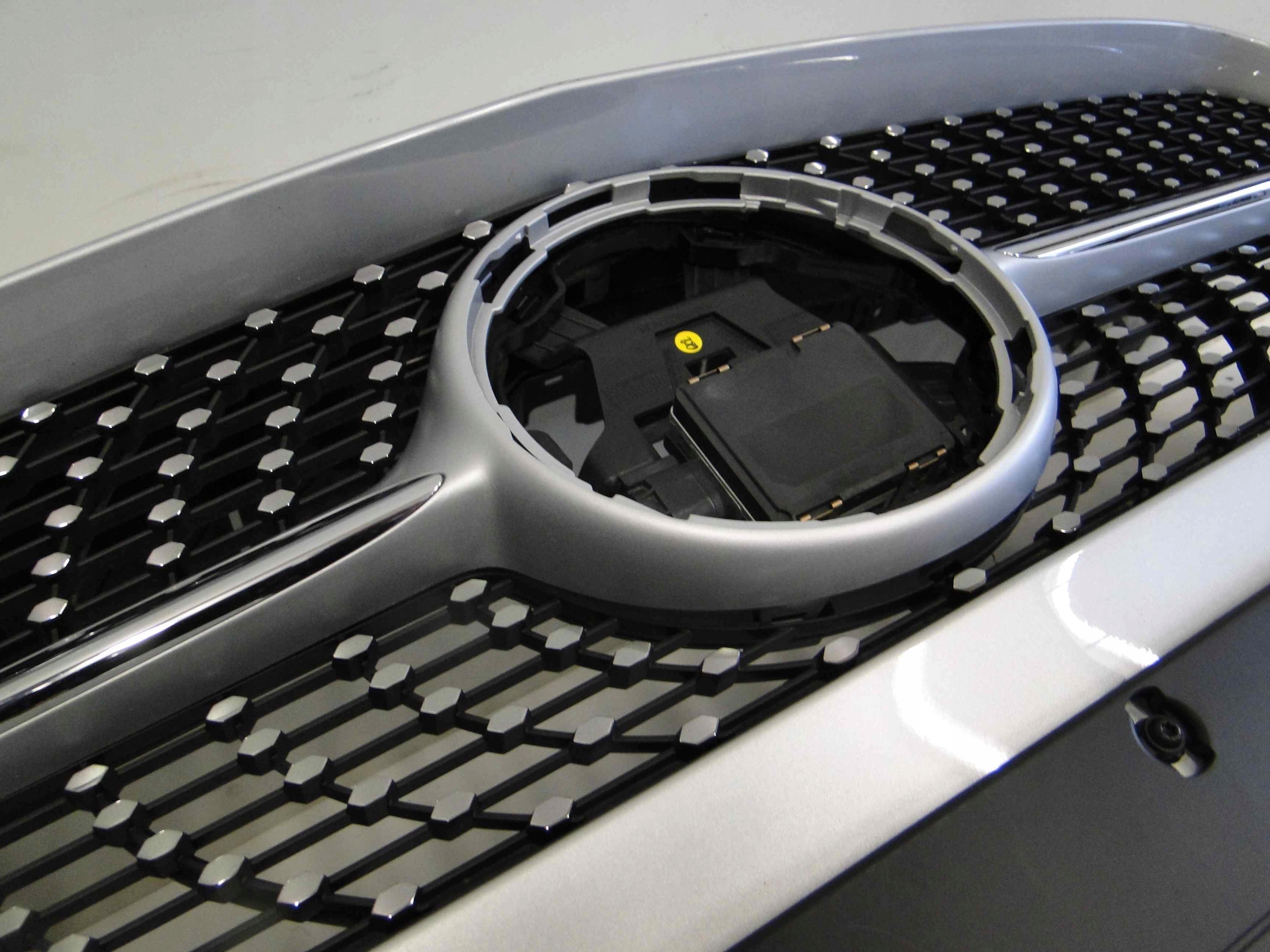 MERCEDES B KLASA W247 247 GRILL ATRAPA AMG DIAMENT Strona zabudowy przód