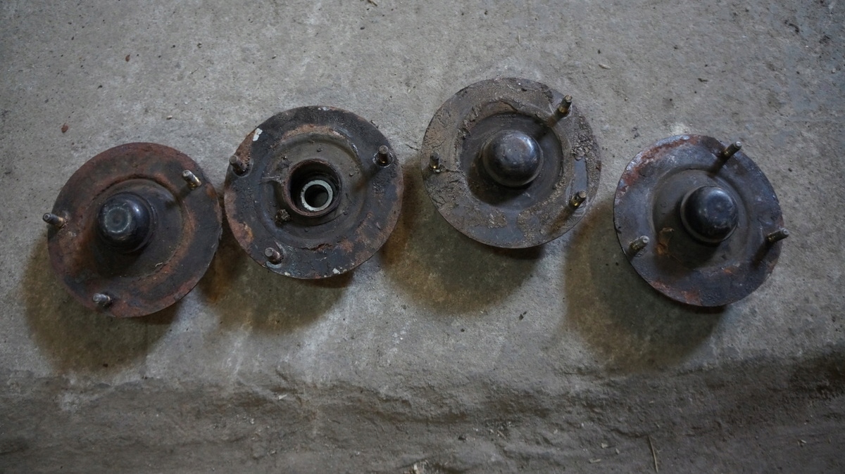 PODUSZKA GÓRNA AMORTYZATORA ŁOŻYSKO VOLVO 240 264