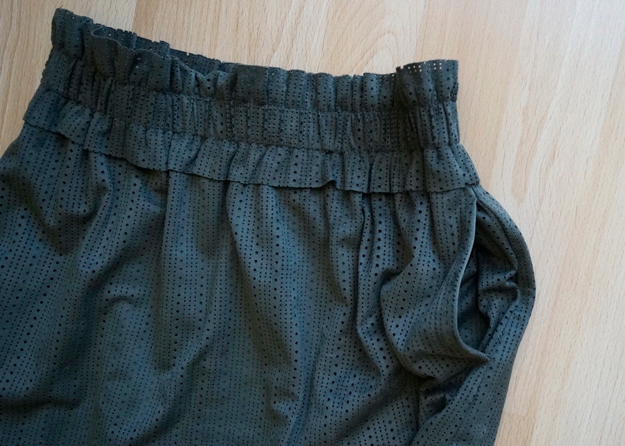 RESERVED __ SPÓDNICZKA KIESZENIE ZIELEŃ R. 34/XS Wzór dominujący mix wzorów