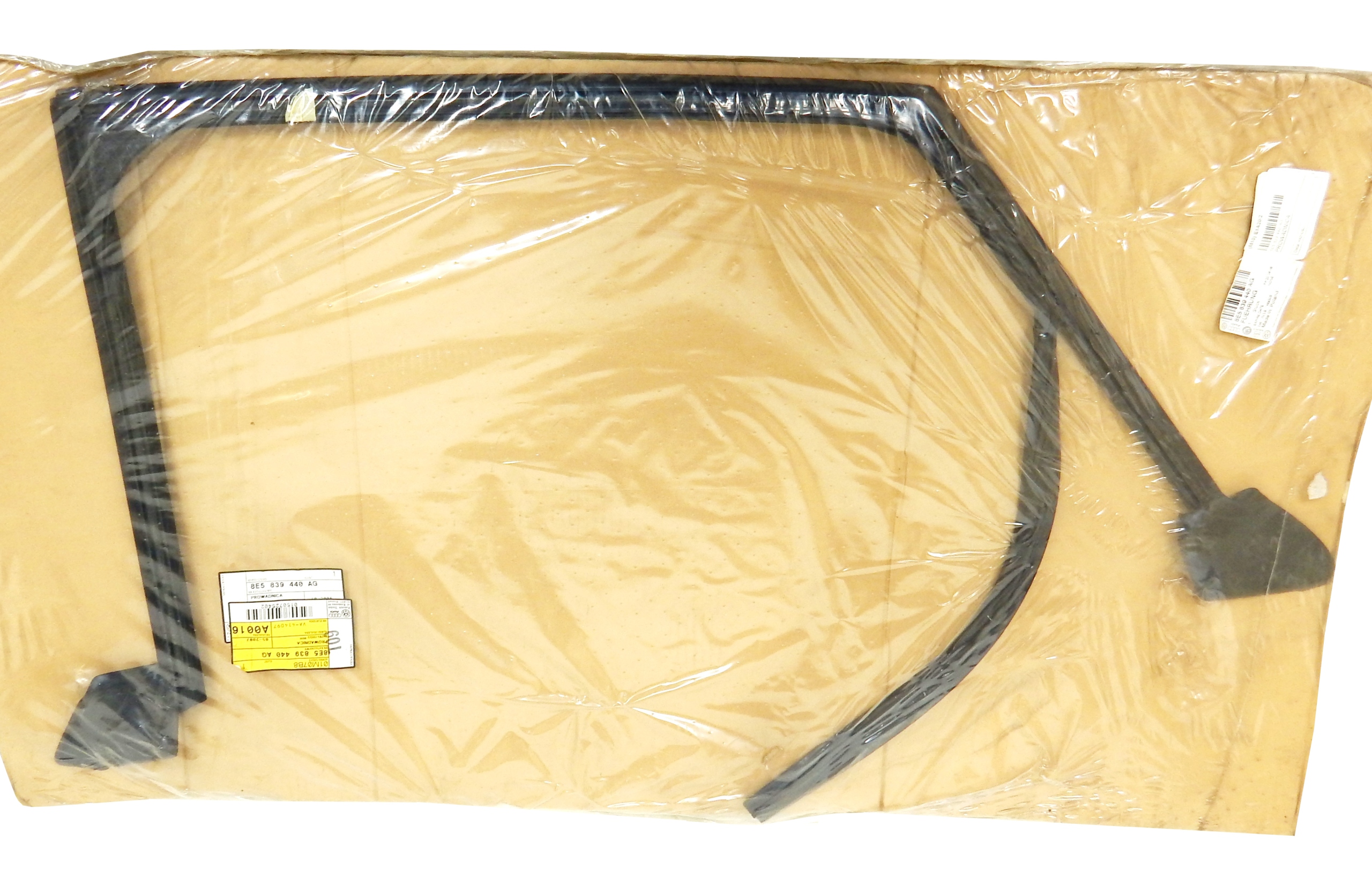 Uszczelka drzwi tylnych AUDI A4 B6 B7 8E5839440AG Typ samochodu Samochody osobowe