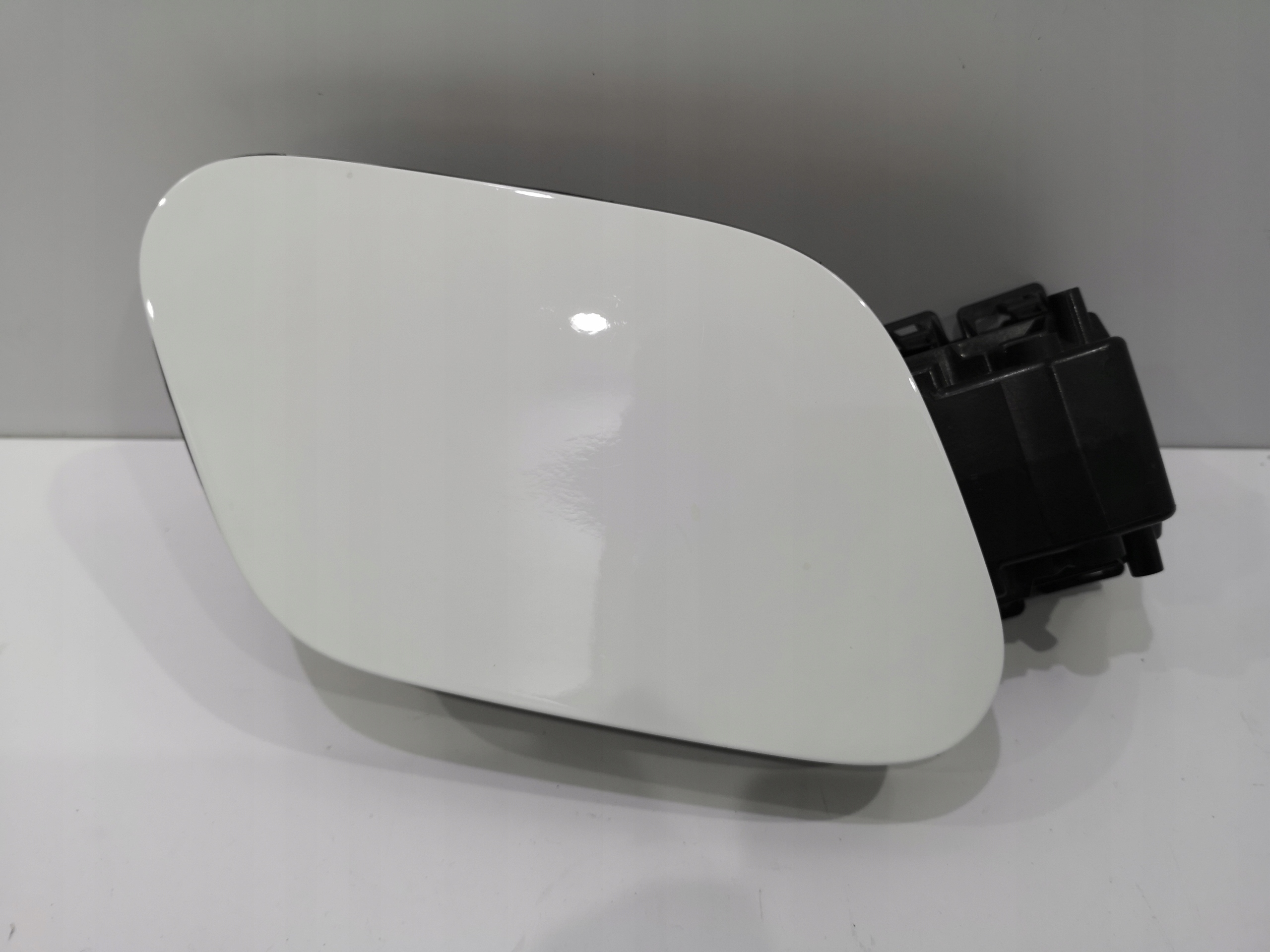 781202372R - НОВЫЙ RENAULT SCENIC IV FUEL FILLER FLAP 4