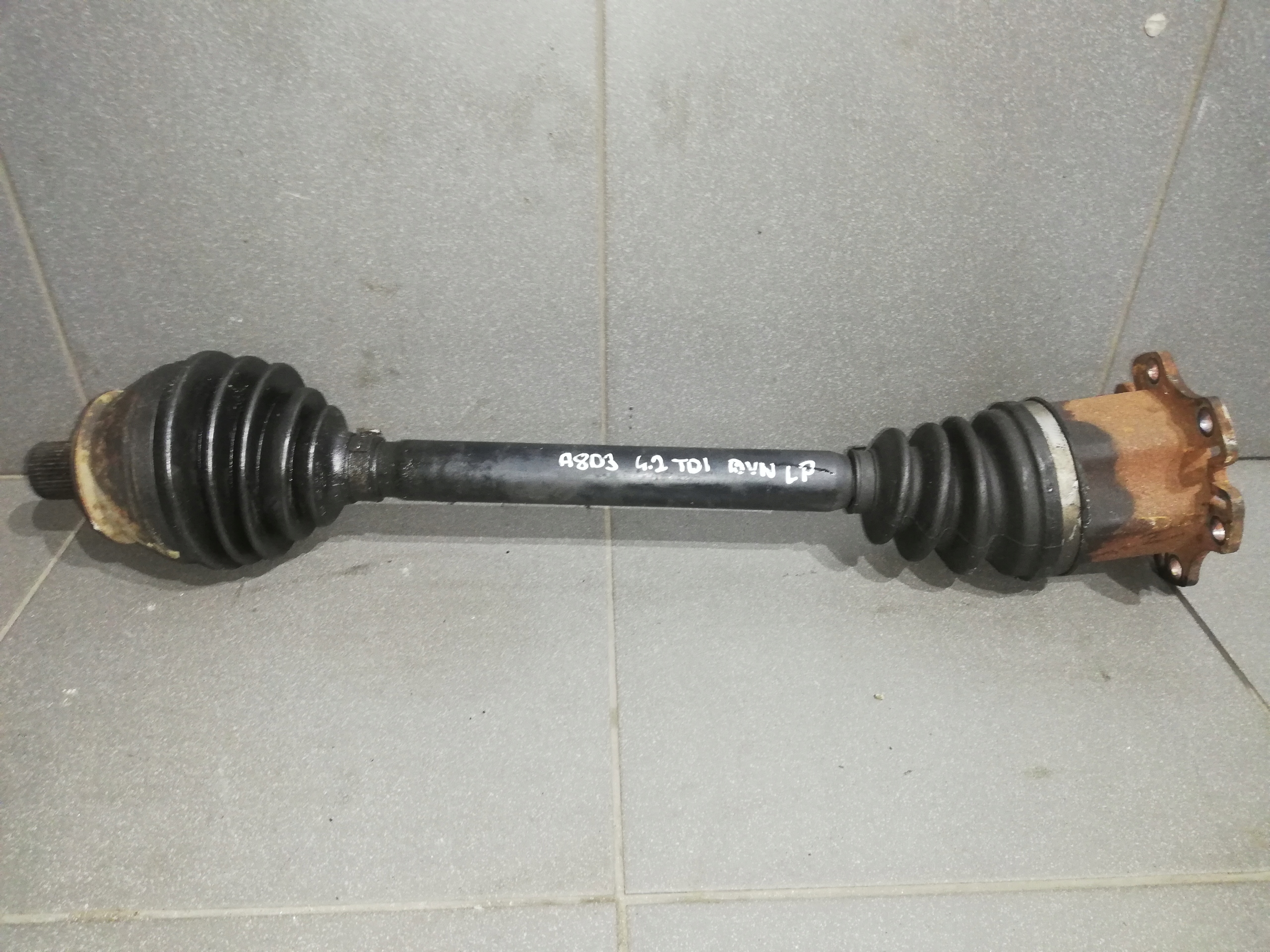 PÓŁOŚ LEWY PRZÓD AUDI A8 D3 4.2 TDI 4E0407271N