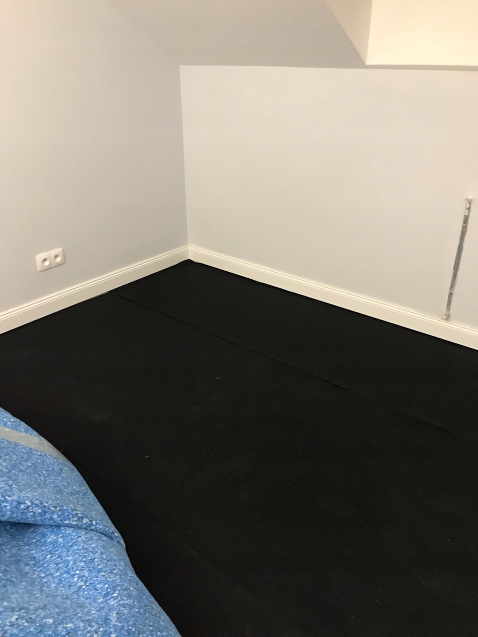 Mata GUMOWA wygłuszająca 5mm izolacja 50x100cm podkład pod panele tłumiąca Grubość produktu 0.5 cm