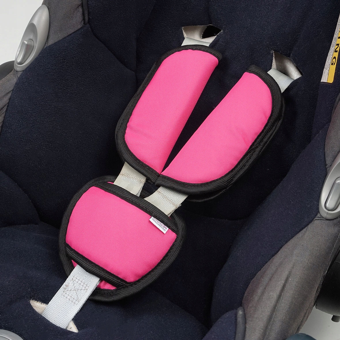 Pokrowiec nakładka osłonka na pasy trzypunktowe Marka Camicco