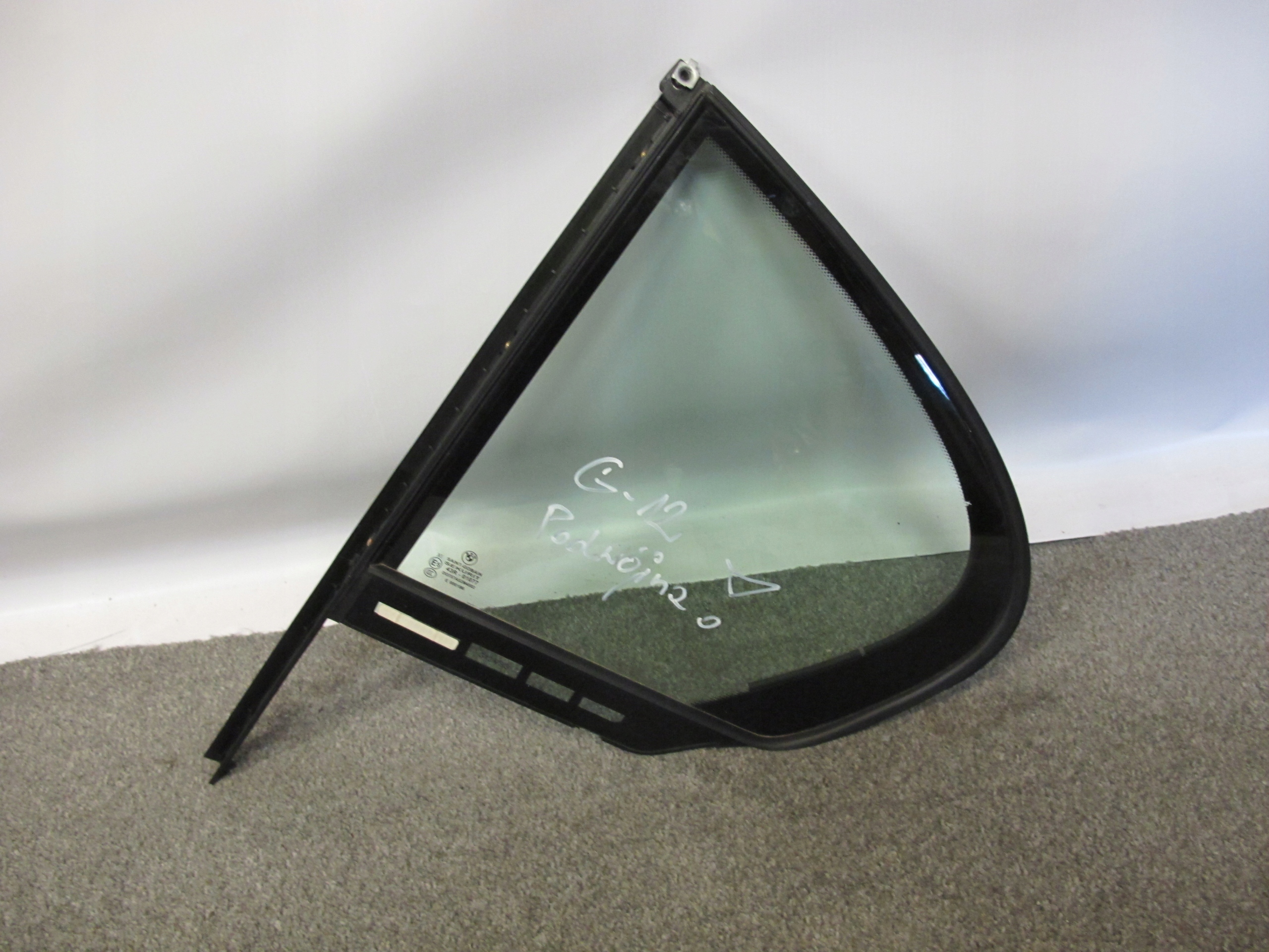 Стекло заднее левое BMW G12 треугольник