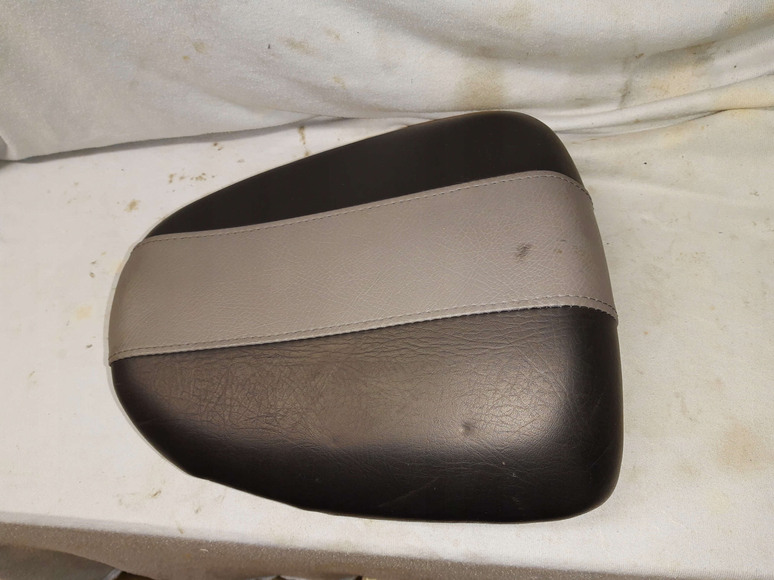 SUZUKI GSX 1300R HAYABUSA siedzenie pasażera Producent Suzuki OE