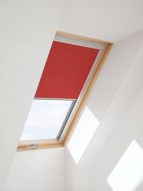 

Roleta Zaciemniająca do Velux Fakro 66x118 Czerw.
