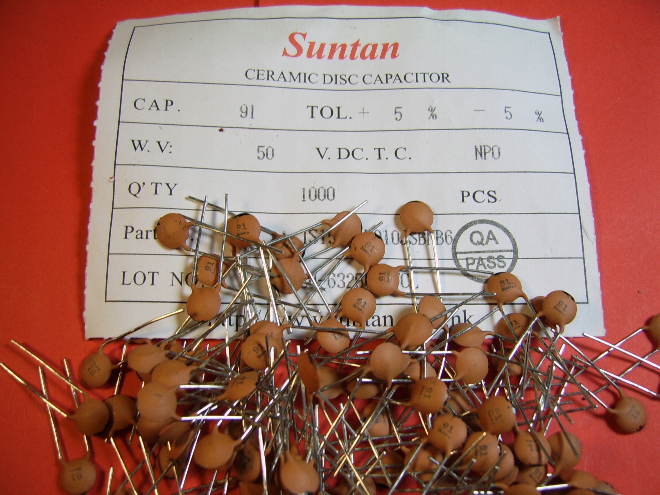 100x 91pF 50V 5% NP0 kond. ceramiczny THT Suntan