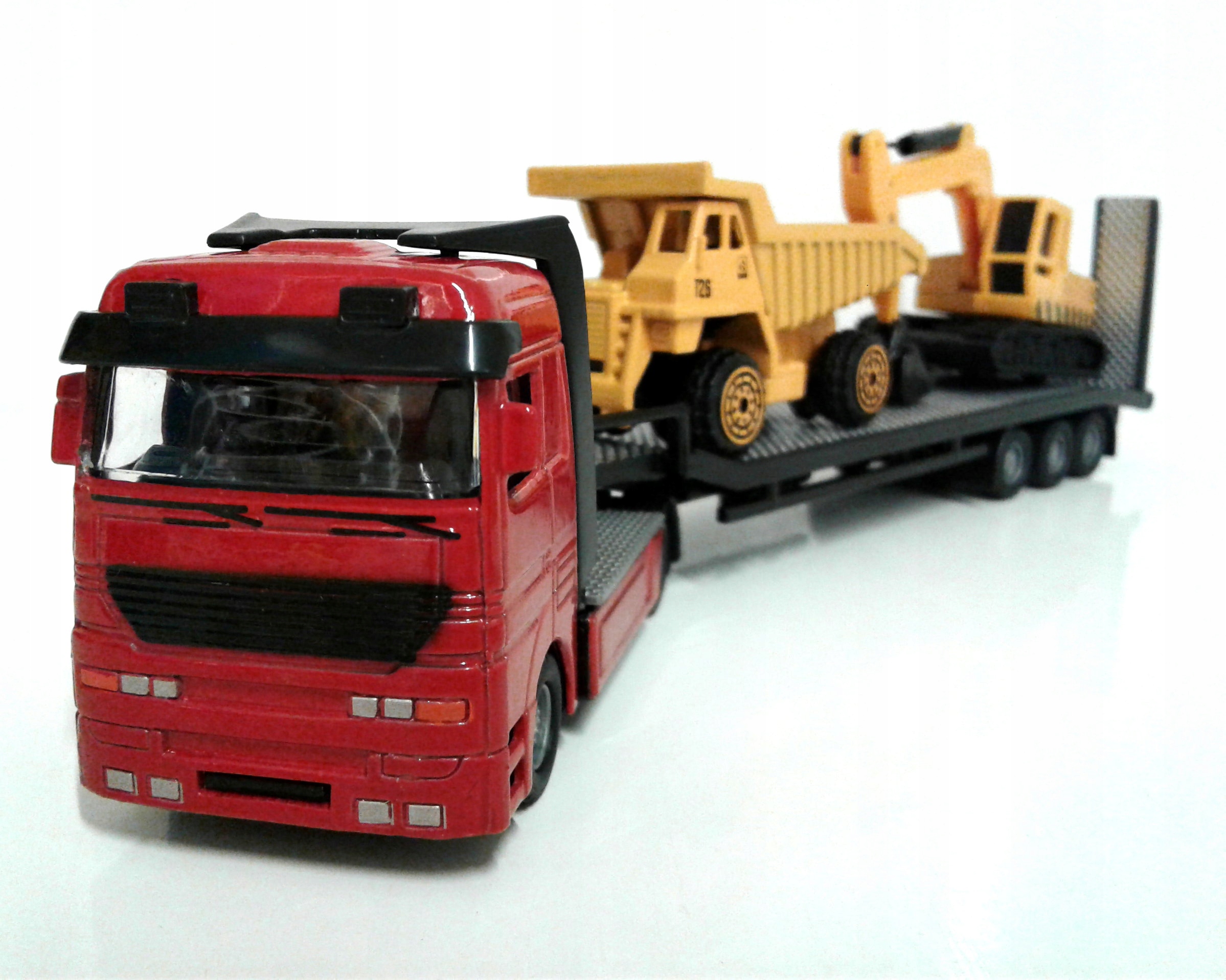 Auto transporter laweta metalowa z dwoma pojazdami budowlanymi — 3