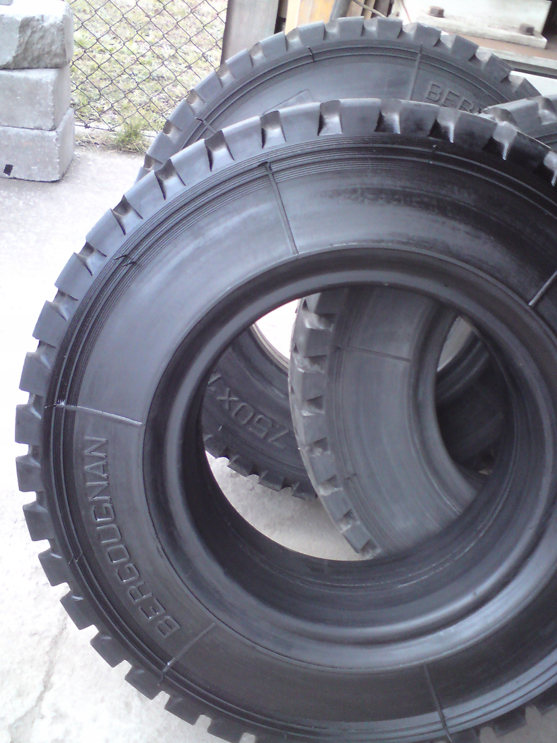 Повна шина навантажувач 7.50 x 15