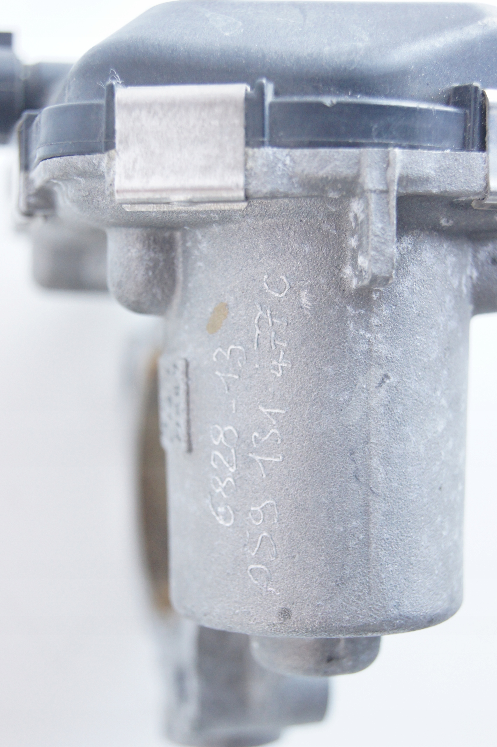 Audi OE 059131477C ДРОССЕЛЬНАЯ ЗАСЛОНКА