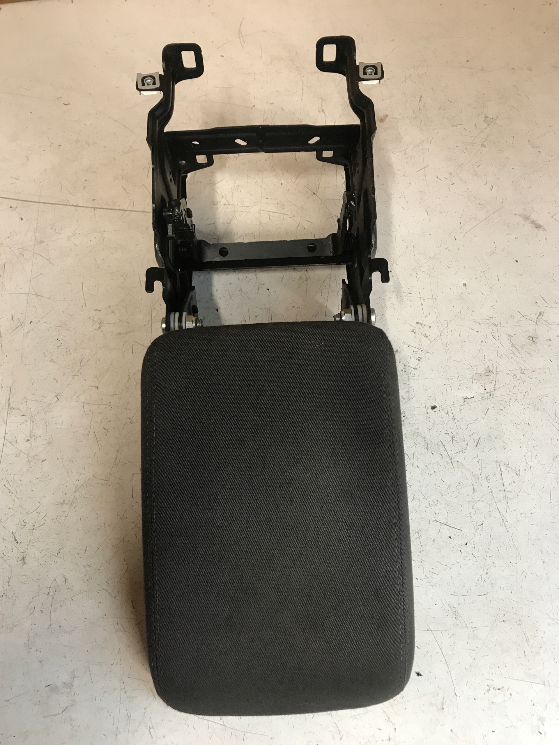AUDI A4 B8 bracciolo MATERIAL Supporto 8K0864283