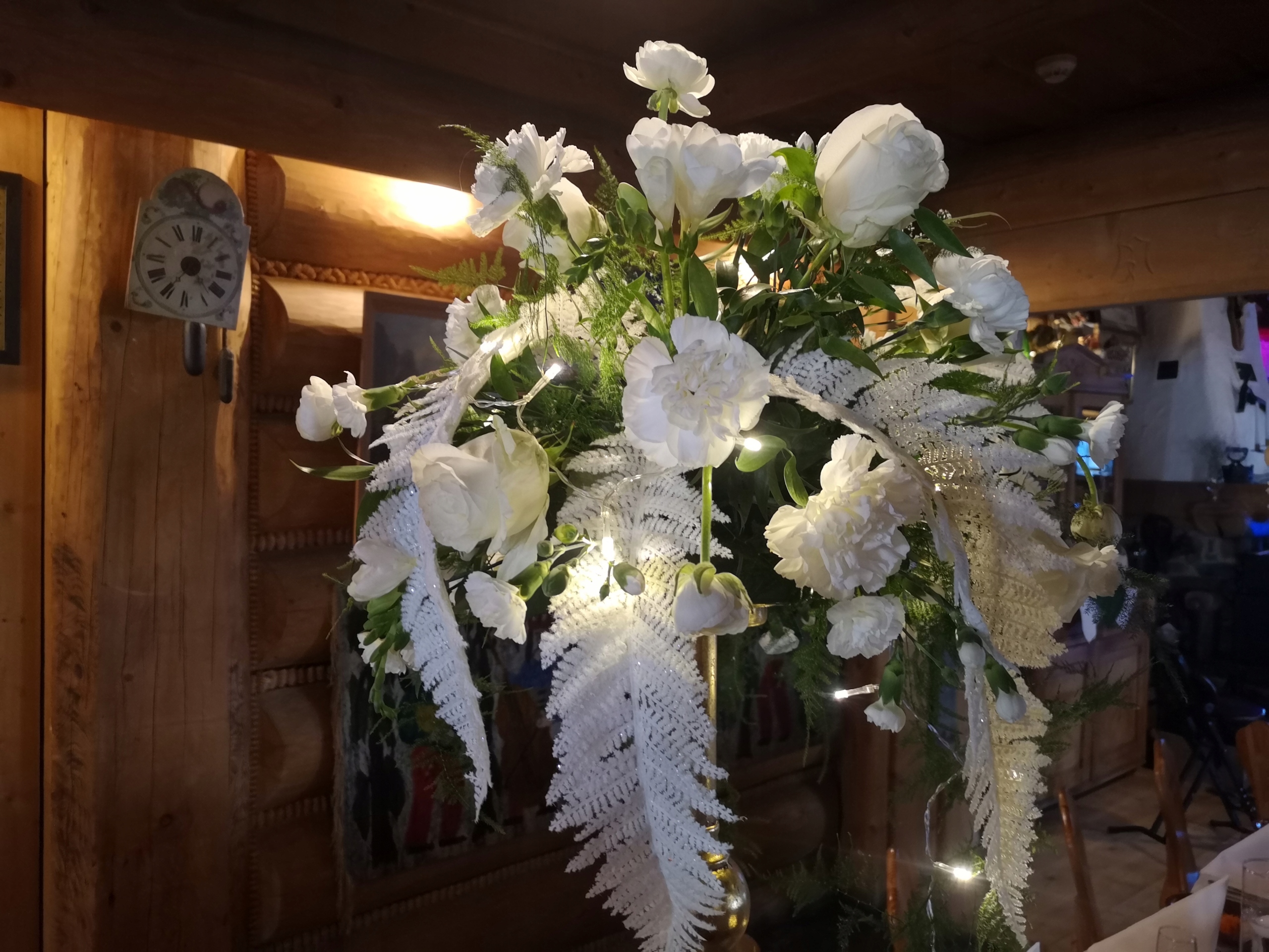 GAŁĄZKA LIŚĆ PAPROCI SZTUCZNE KWIATY BIAŁY 61cm Kod producenta 123