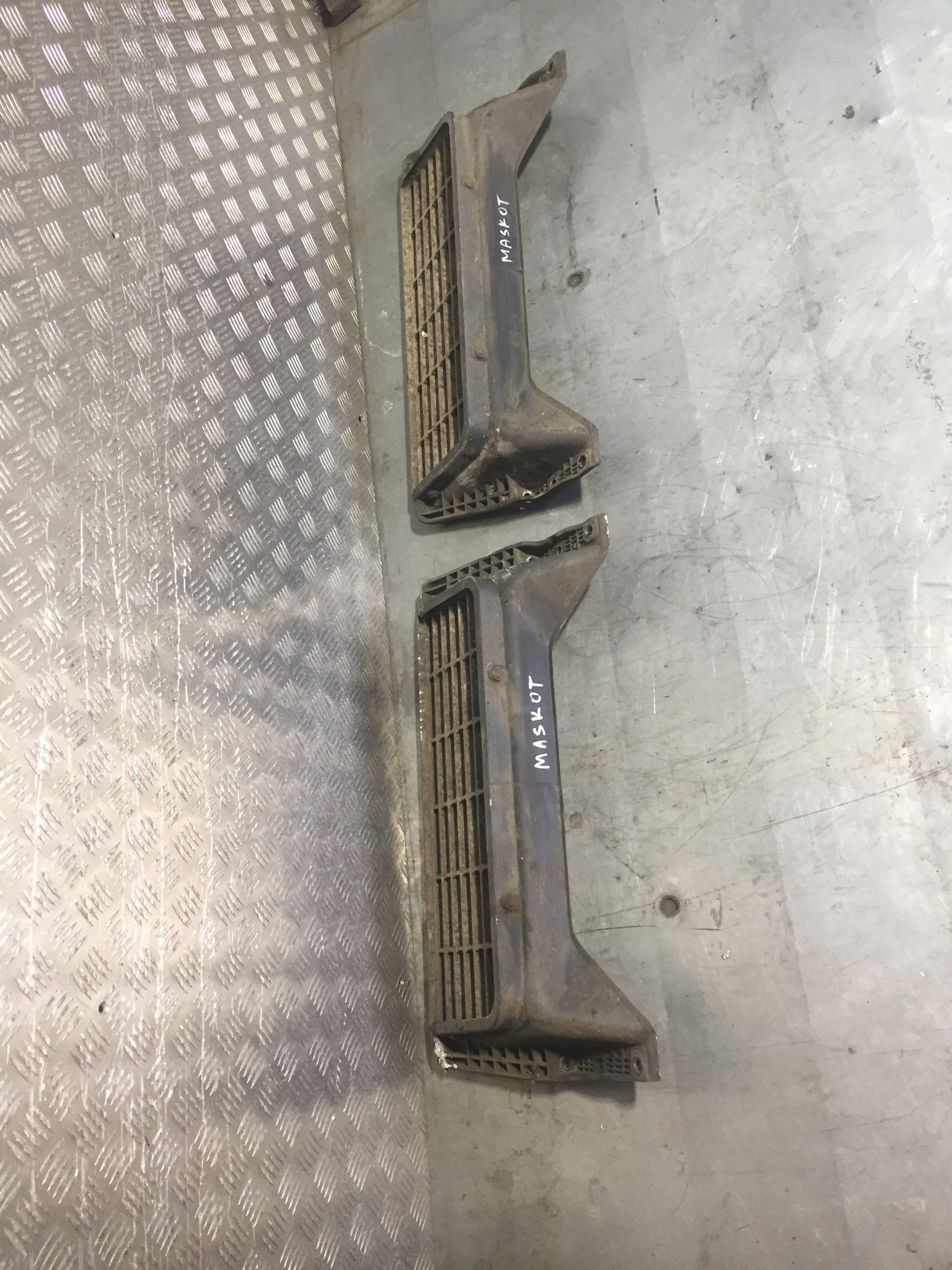 467456888655 - МЕТАЛЛИЧЕСКАЯ СТУПЕНЬКА RENAULT MASCOTT