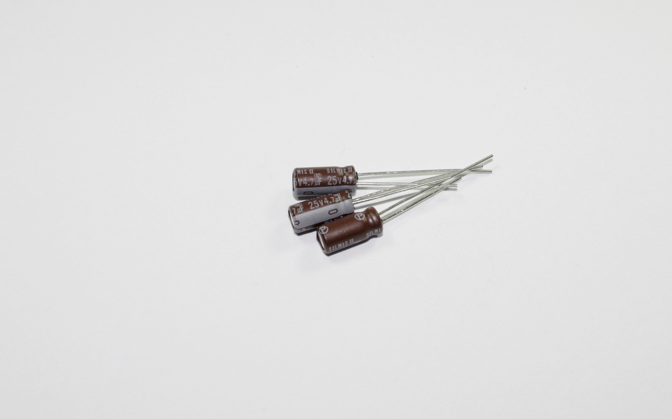 

Kondensator 4,7uF/25V Elna Silmic II Rfs x 10szt.