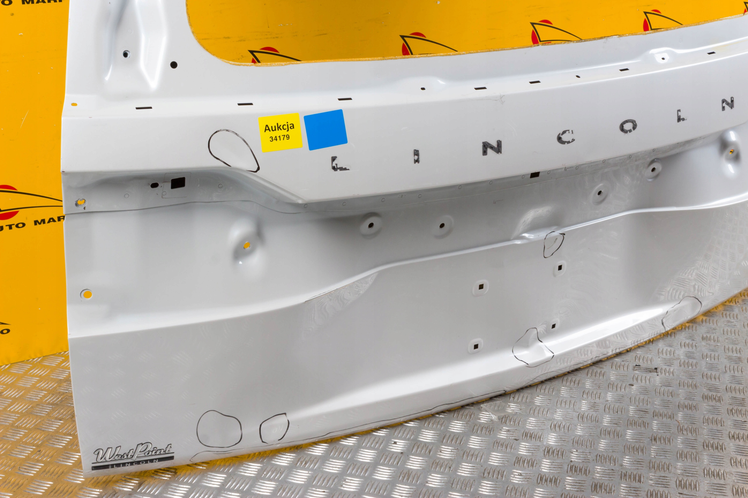 LINCOLN NAVIGATOR 2017- KLAPA TYŁ TYLNA BAGAŻNIKA Typ samochodu Samochody osobowe