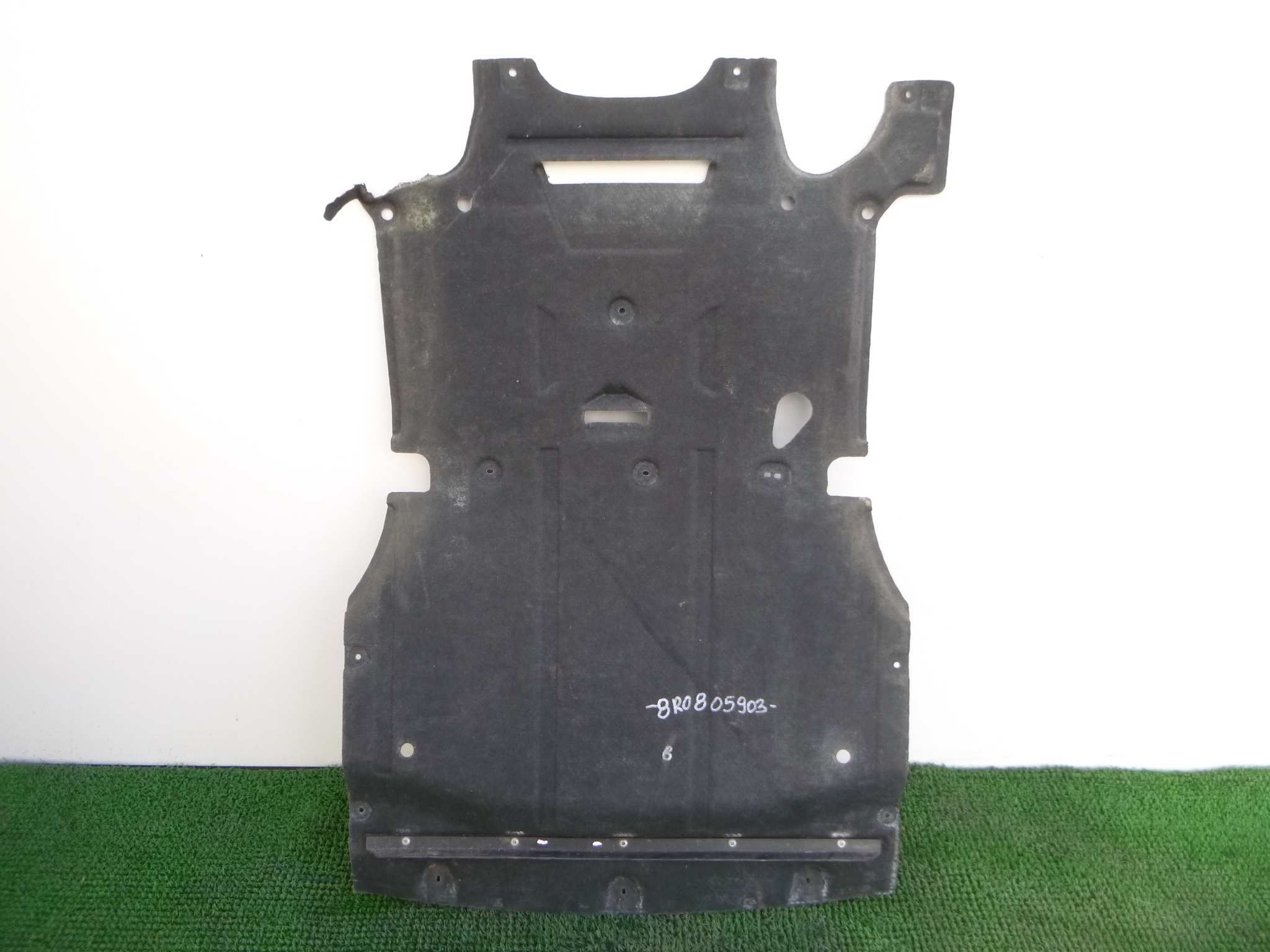 AUDI Q3 крышка шасси пластина 8R0805903